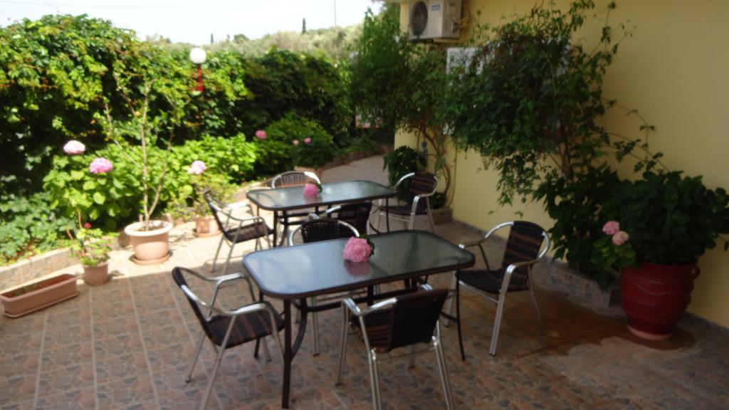 Pansion Filoxenia Apartments & Studios Tsoukaladhes Ngoại thất bức ảnh