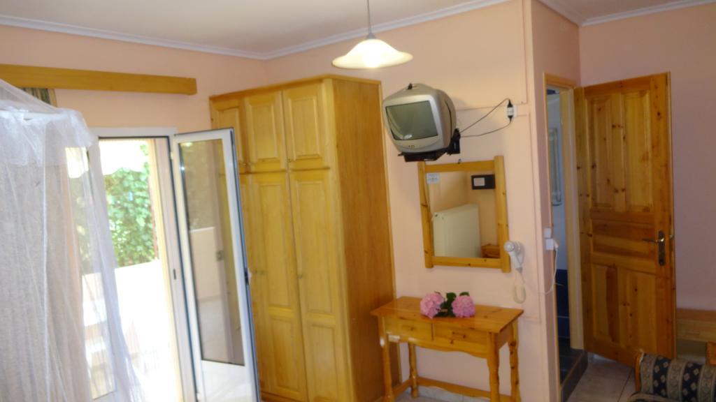 Pansion Filoxenia Apartments & Studios Tsoukaladhes Ngoại thất bức ảnh