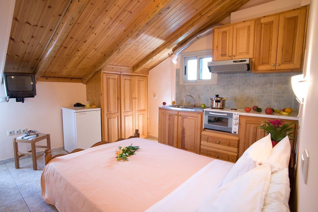 Pansion Filoxenia Apartments & Studios Tsoukaladhes Ngoại thất bức ảnh